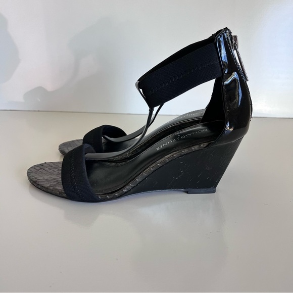 Donald J. Pliner Palo-sy Black Snake Skin T-Strap Sandal Wedge - Picture 6 of 9